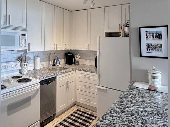 3rd image of 70 W Burton Pl APT 1508