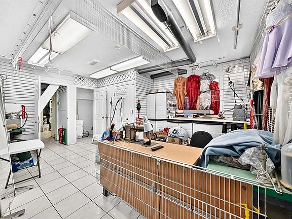 4th image of 632 S Marsh Rd NE