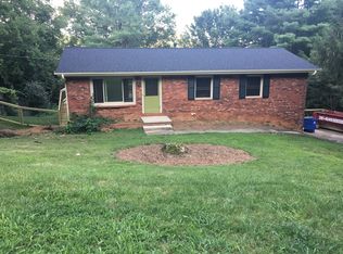 8 Hillview Cir, Asheville, NC 28805