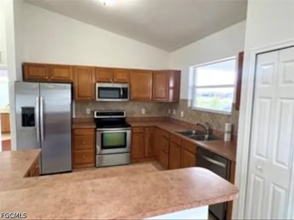 3018 26th St SW #0, Lehigh Acres, FL 33971