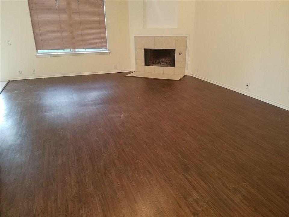 1st image of 307 Waterford Dr