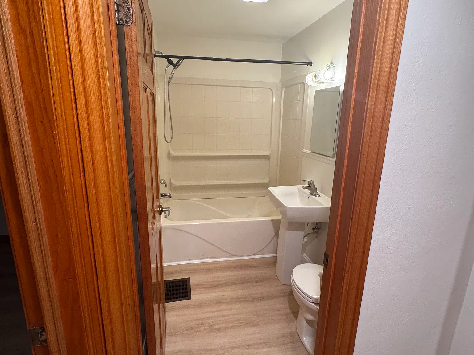 2 bed, 864 sqft, $1,225 — Photo 3