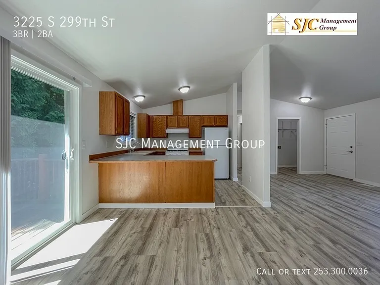 3225 S 299th St — Photo 3