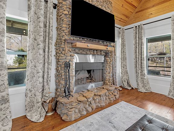 5th image of 272 Briar Loop Rd
