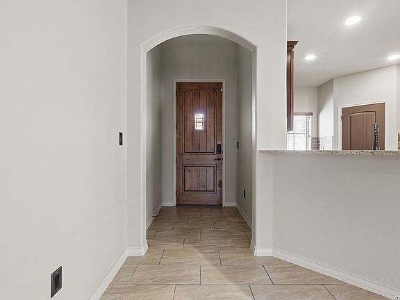 4th image of 2764 Del Pilar