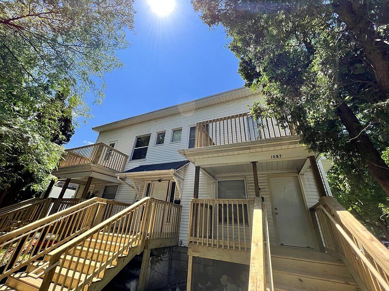 1st image of 1055 Pine Ave NW