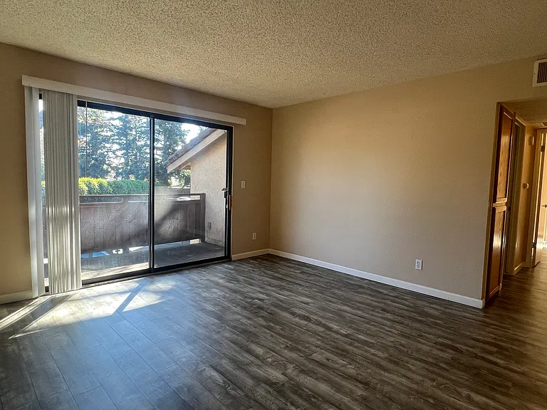 622 Arcadia Dr — Photo 3