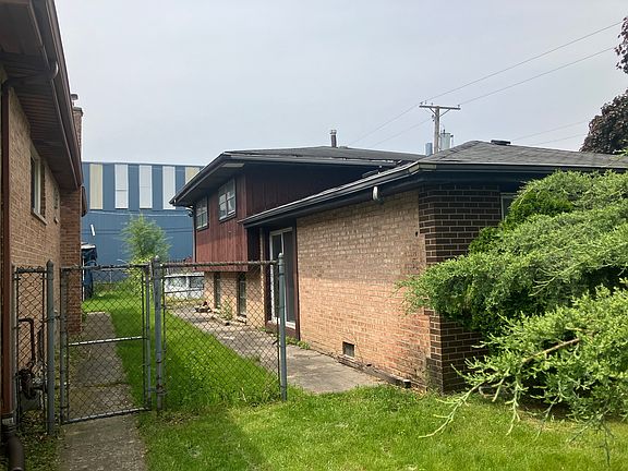 2nd image of 14100 S Bensley Ave