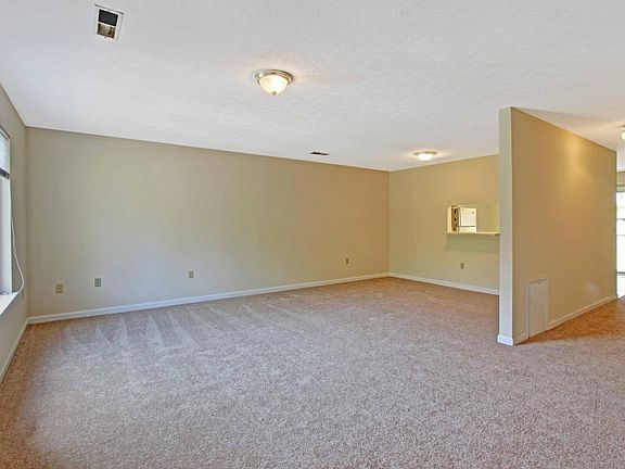 5th image of 947 Lora Ln