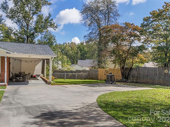 4th image of 2217 N Driftwood Ln #1