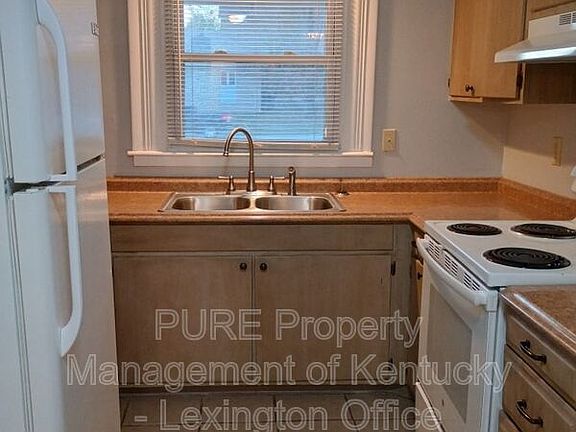3rd image of 3496 Lansdowne Dr #B