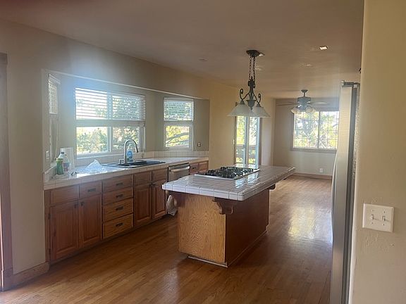 5th image of 1367 Calgary Dr