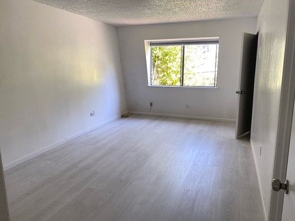 4th image of 180 Valparaiso Ave #0