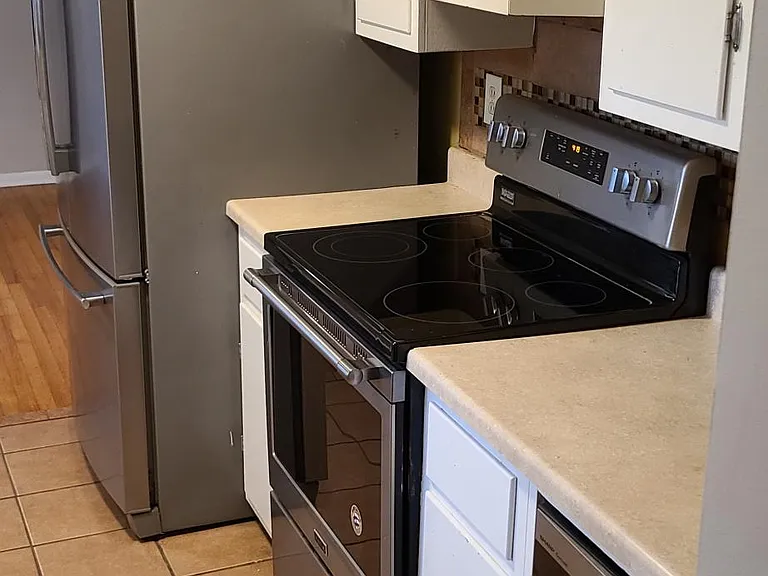 517 Simmons St — Photo 17