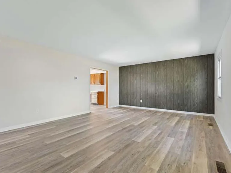 21 Huntington Ln — Photo 3