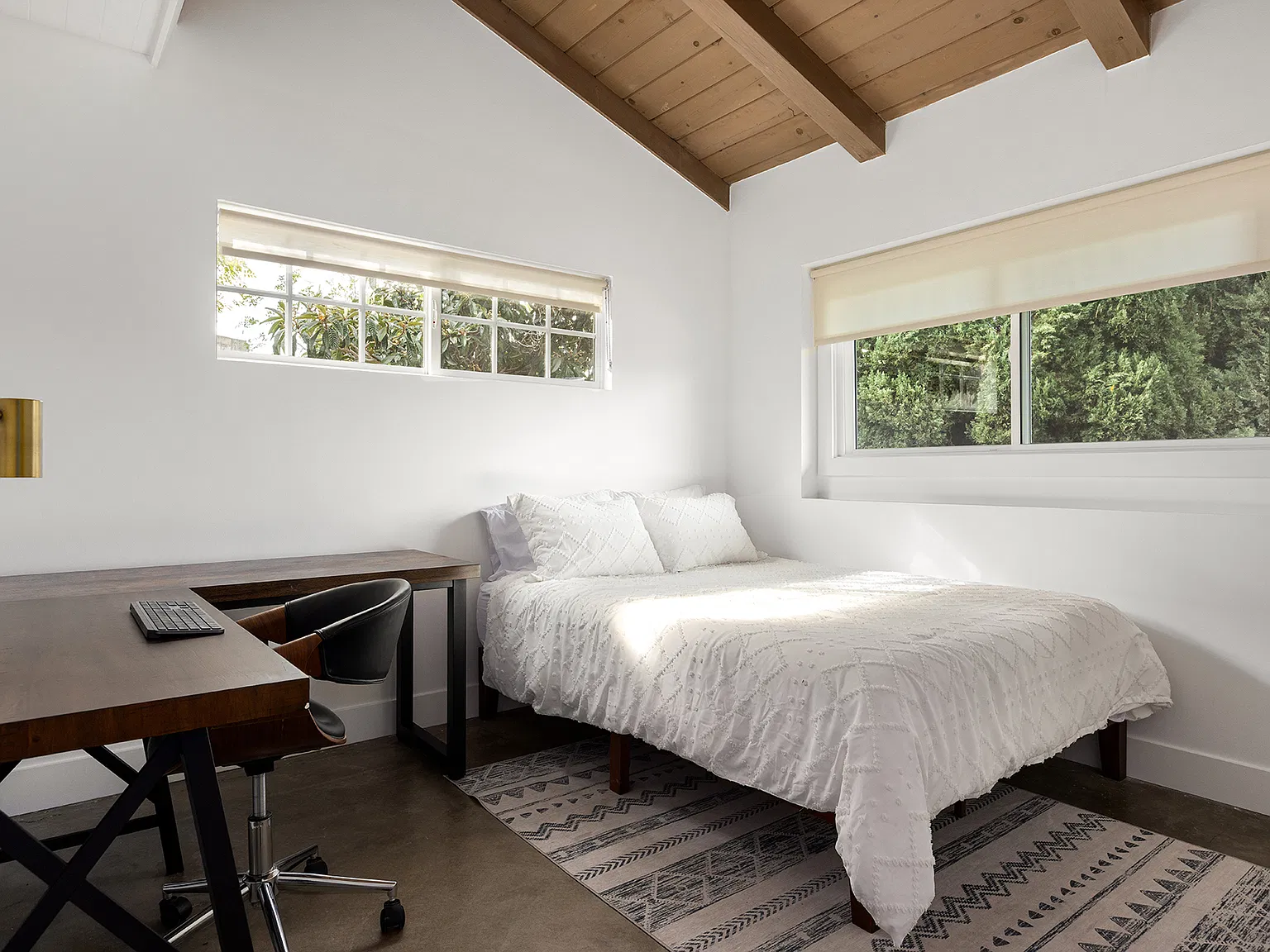 4 bed, 1957 sqft, $5,850 — Photo 4