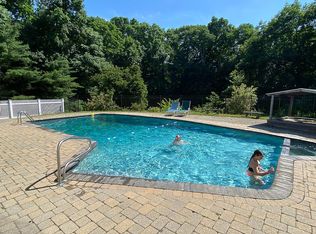 38 Totoket Rd, Branford, CT 06405