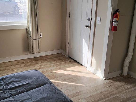 4th image of 217 E Main St #14