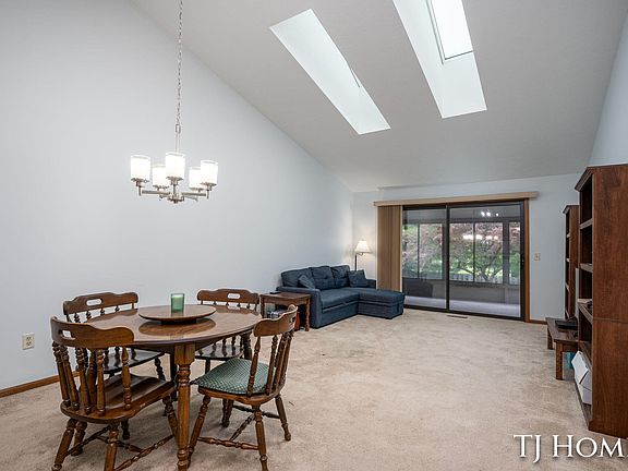 3rd image of 2466 Bridgeport Ln SE #35