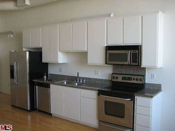 3rd image of 175 S Lake Ave Unit 318