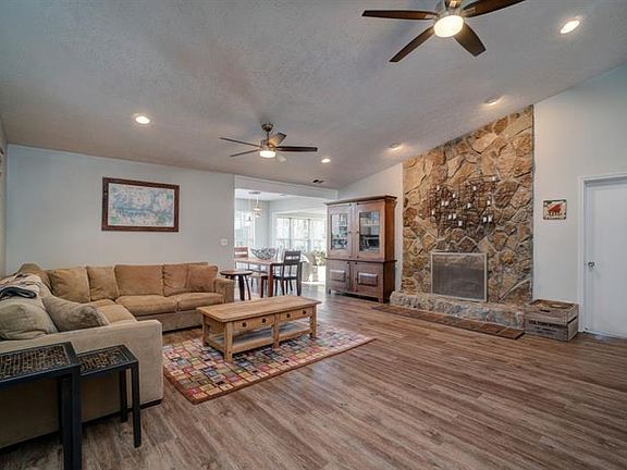 3rd image of 41 Parkcreek Ct