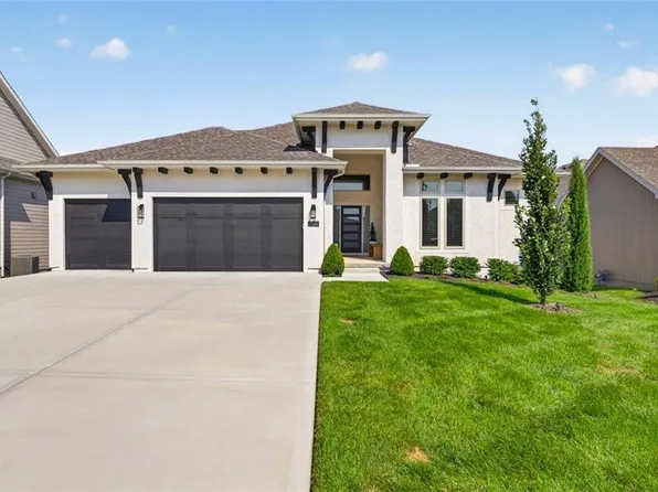 17401 Oakshire St, Overland Park, KS 66221