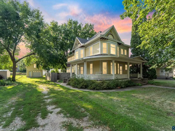 105 S Carroll St, Rock Rapids, IA 51246