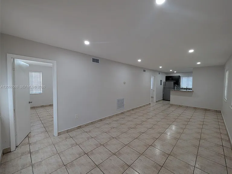 500 SW 7th St #LOWER — Photo 3