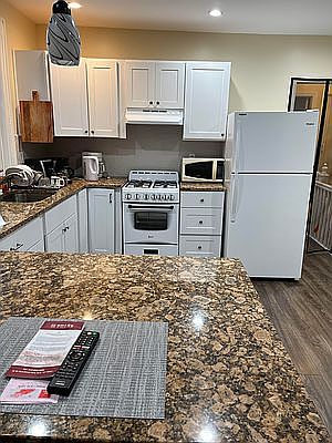 3rd image of 62-62 Booth St #2