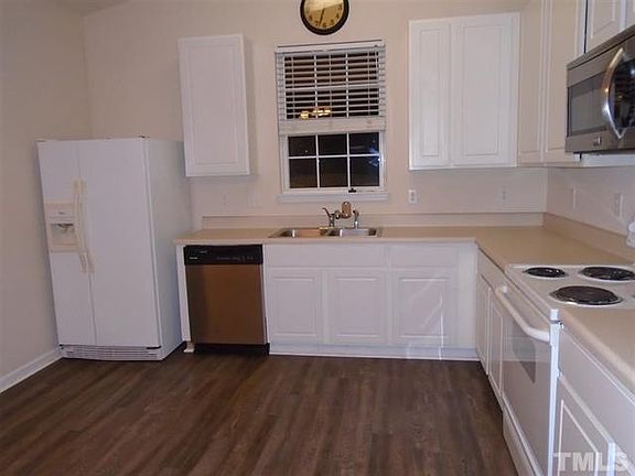 3rd image of 20 Crescent Hill Ct