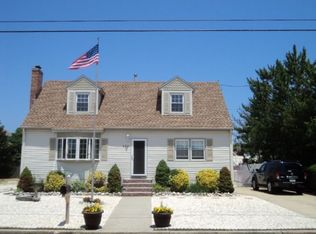 339 W 6th St, Ship Bottom, NJ 08008
