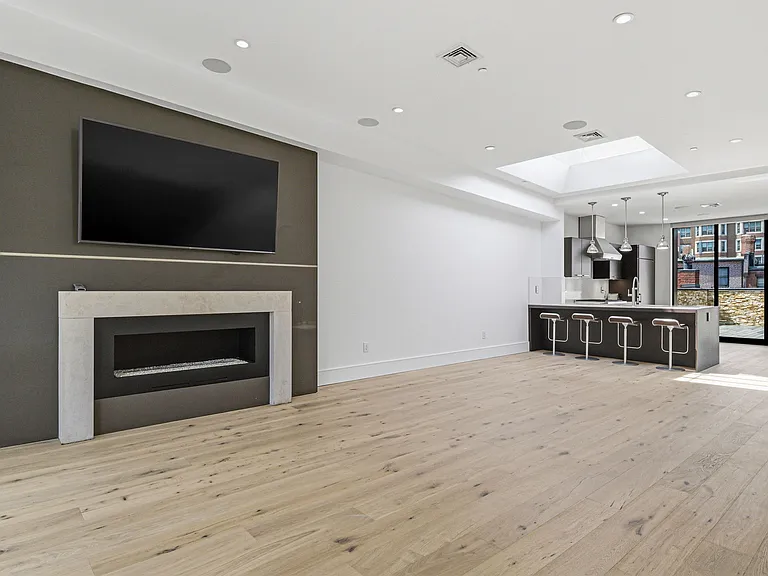 431 Marlborough St #3 — Photo 6