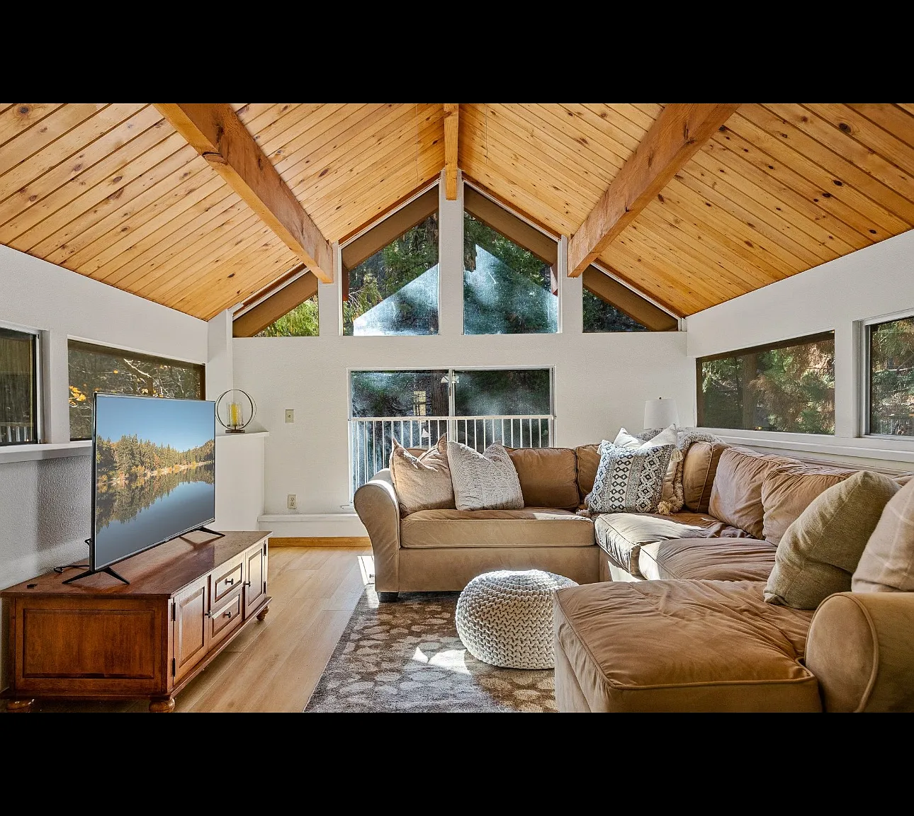 459 Clubhouse Dr — Photo 3