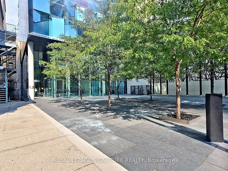 224 King St W #1406 — Photo 29