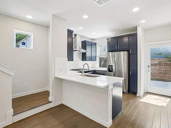 5th image of 8264 Clifftop Ln #33-2007