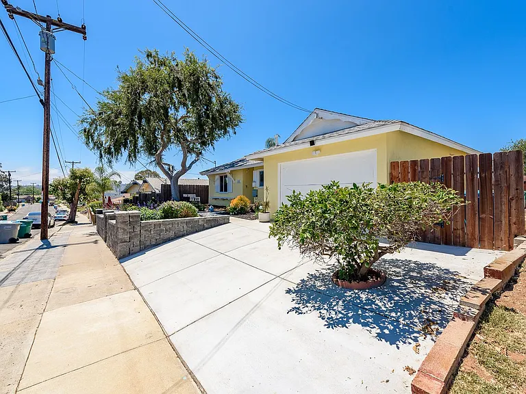 5501 Lodi St — Photo 2