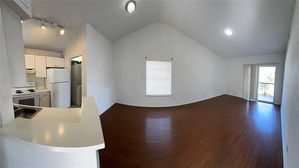 1 bed, 1.0 bath, 660 sqft, $1,100 — Photo 2