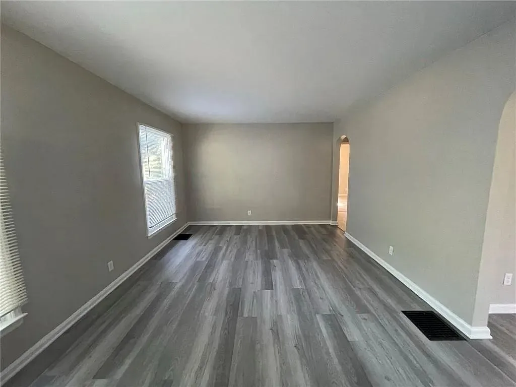 2 bed, 1.0 bath, 849 sqft, $1,297 — Photo 4