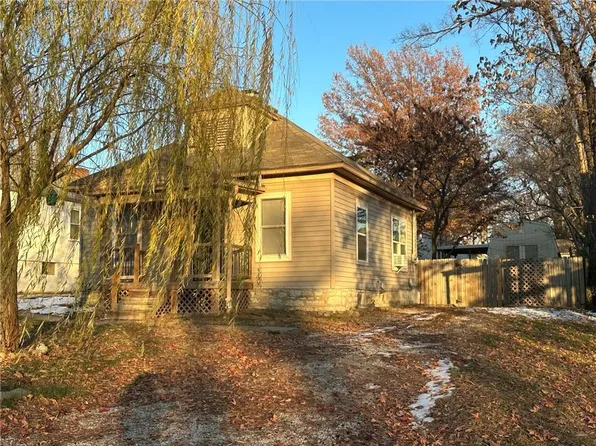 1833 S Hedges Ave, Independence, MO 64052