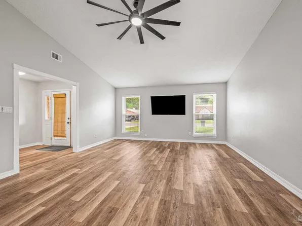 6641 Greenwell St, Pensacola, FL 32526