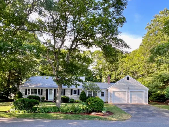 40 Highland Dr, Barnstable, MA 02630