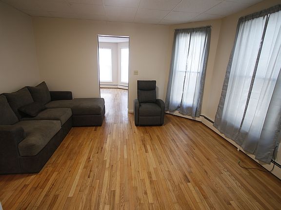 5th image of 216 East Ave #1
