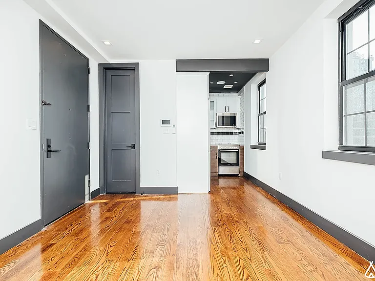 703 Rogers Ave #5B — Photo 2