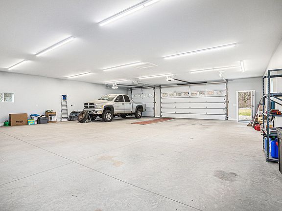 3rd image of 4650 N 36th St
