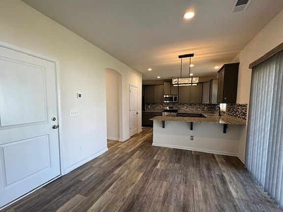 4th image of 566 Burnaby Ct