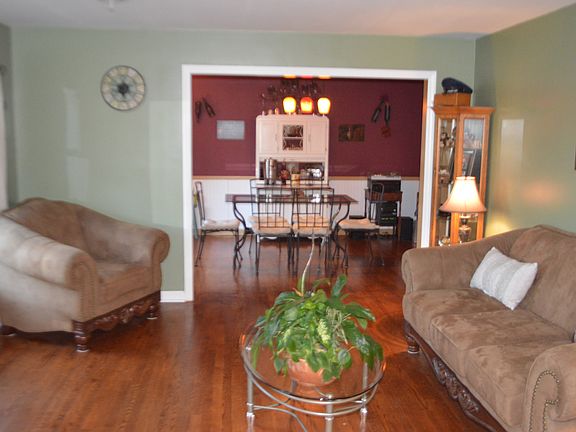 4th image of 960 Sylvan Dr