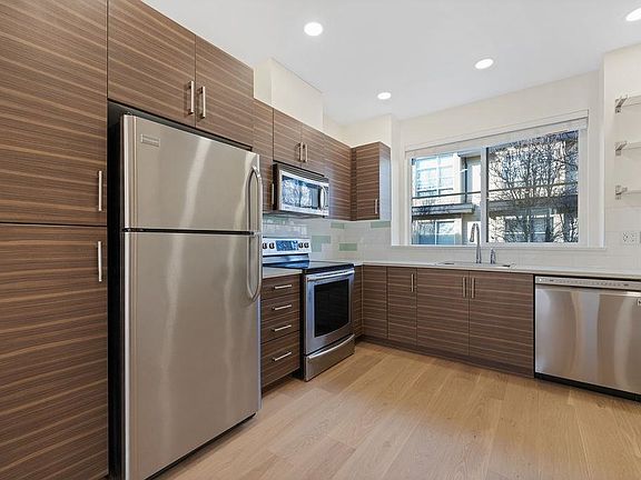 5th image of 19477 72a Ave #39