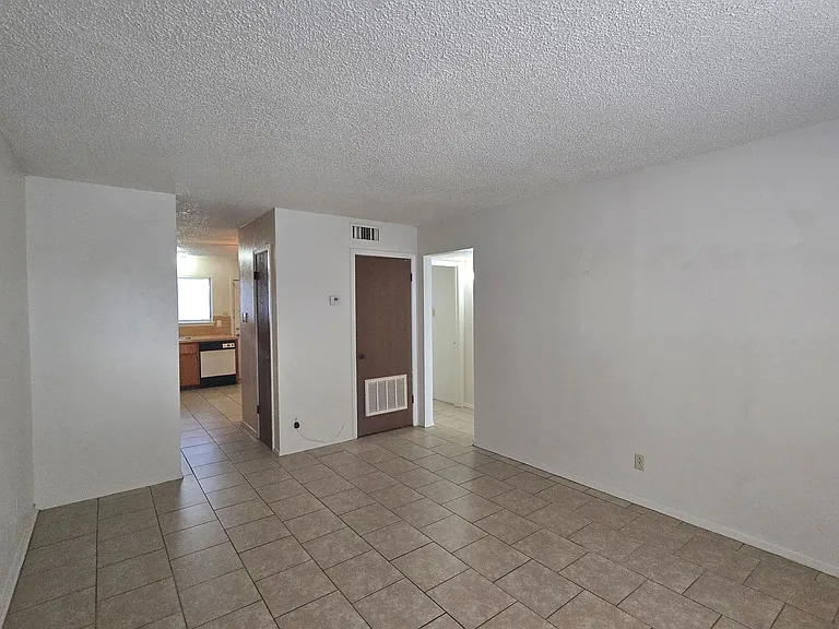 1309 Quail Cir #B — Photo 7