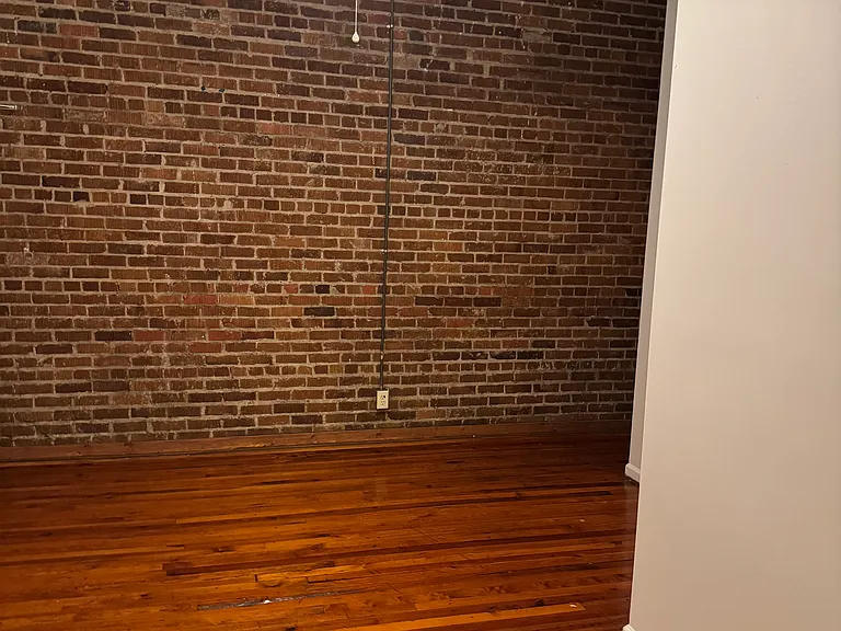 115 W Main St #6 — Photo 2