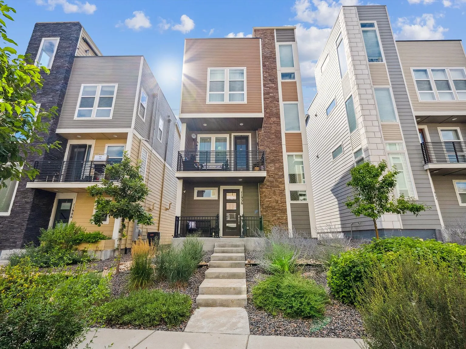 2 bed, 1829 sqft, $2,995 — Photo 1